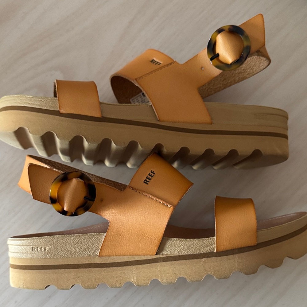 Reef Tan Leather Sandals with Adjustable Straps - Picture 4 of 5